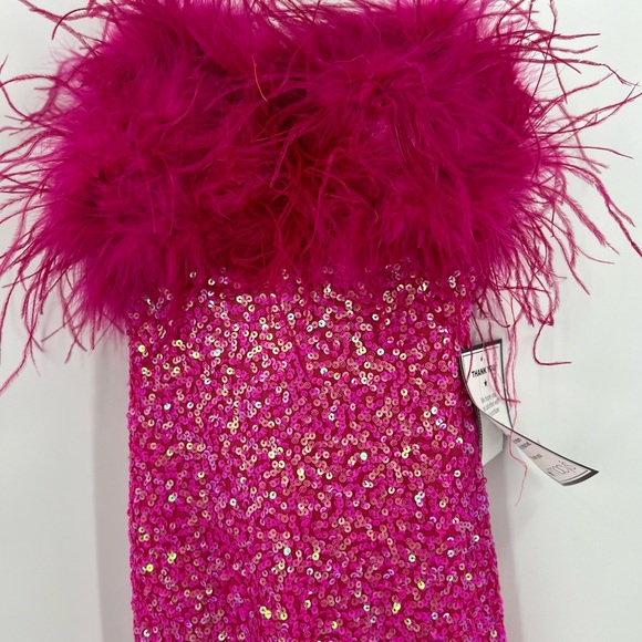B DARLIN Feathered & Sequined Bodycon Dress Medium - Picture 9 of 15